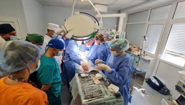 На Прикарпатті вперше провели родинну трансплантацію нирки