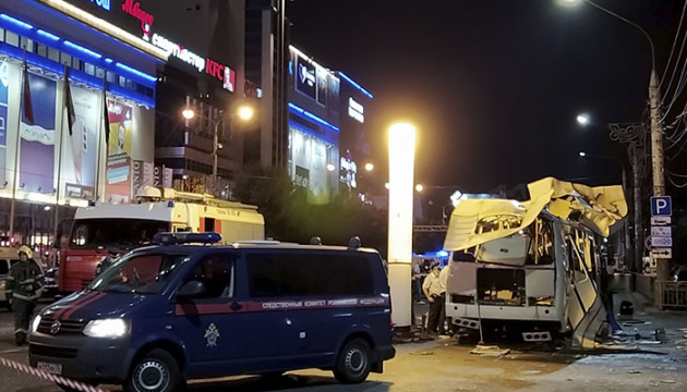 У російському Воронежі вибухнув пасажирський автобус, є жертви 