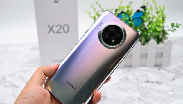Honor представив смартфон з потрійною камерою, 5G та сканером відбитків