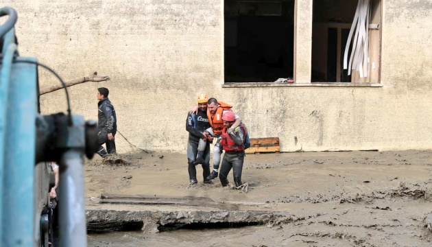 Кількість загиблих від повені на півночі Туреччині зросла до 64 осіб