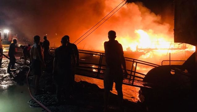 В порту турецької Аланії згоріли чотири туристичні катери