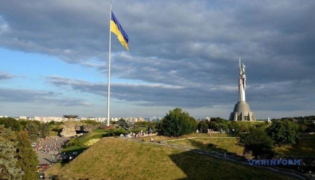 Instalado un nuevo tridente en el mástil más alto de Ucrania con motivo del Día de la Independencia