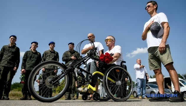 Ветеран АТО з інвалідністю під час велопробігу вшанував пам’ять полеглих на сході України бійців