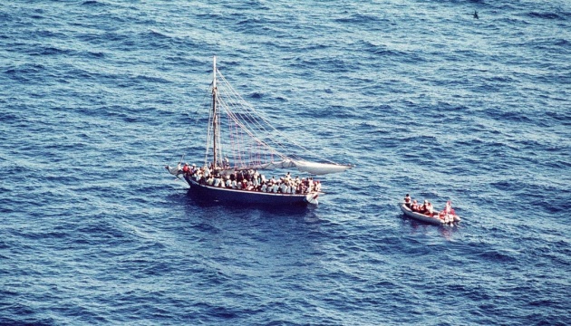 Біля грецького острова врятували майже пів сотні мігрантів