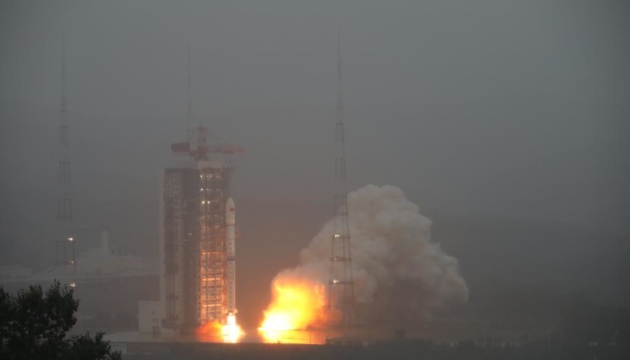 Китай запустив у космос нову групу супутників