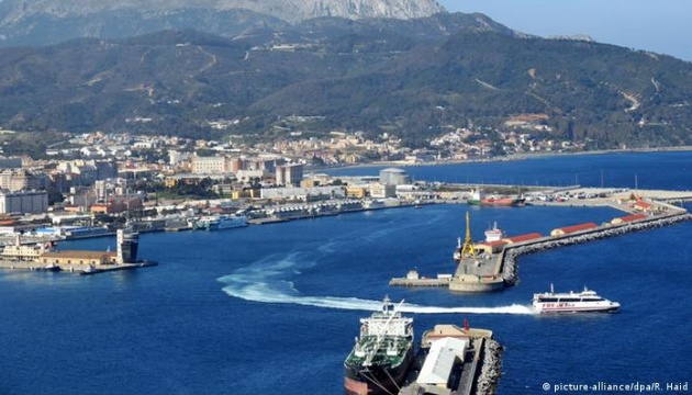 Іспанія не впустила у свій порт два російські військові кораблі - ЗМІ