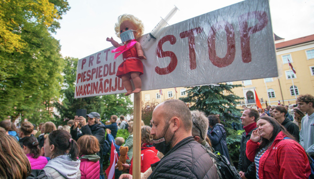 Протести антивакцинаторів у Латвії закінчилися кримінальними справами