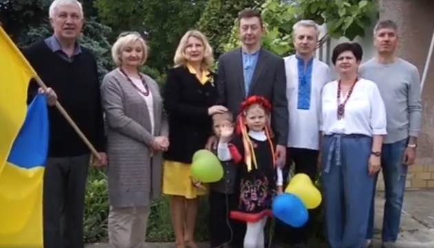 МЗС оприлюднило вітання з Днем Незалежності України від діаспори з 16 країн