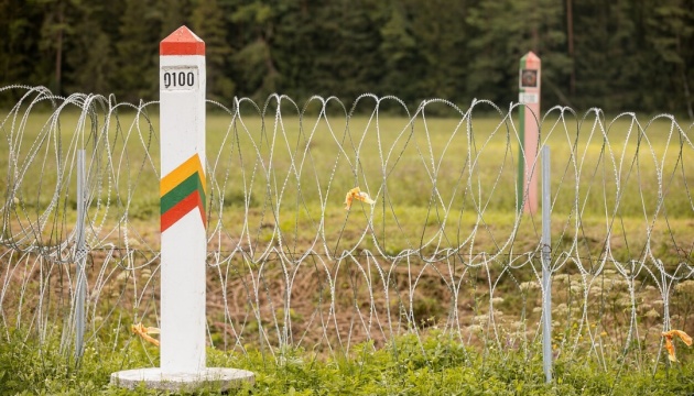 Литва офіційно оголосила про закриття двох КПП на кордоні з Білоруссю