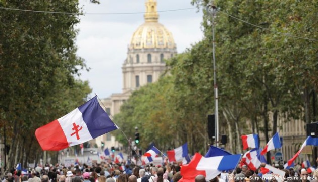 У Франції шосту суботу поспіль - «карантинні» протести