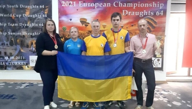 Зеленський привітав збірну України з шашок із «золотом» чемпіонату світу