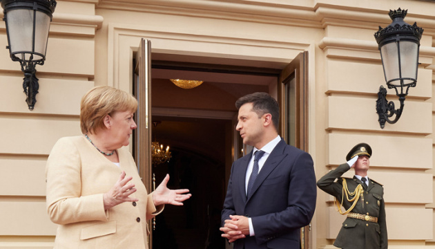 Zelensky on weapons for Ukraine: We know how Germany could help