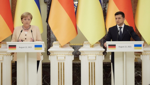 Зеленський - про ситуацію на сході України: Поки відсутній прогрес, тиск на РФ має зберігатися