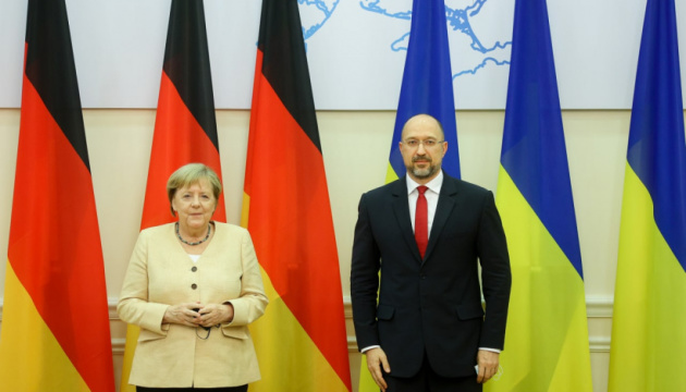 Шмигаль обговорив з Меркель приєднання України до європейської енергомережі
