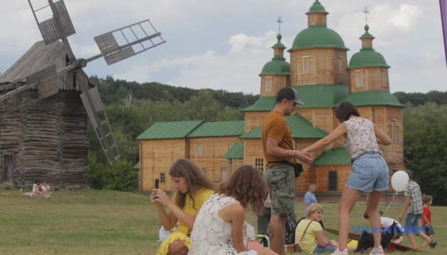 У Пирогові відкрився народний фестиваль «Мандруй Україною»