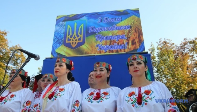 Ukraine begeht den Tag der Staatsflagge