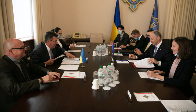 Кібербезпека та Крим: Данілов зустрівся з заступником генсекретаря НАТО