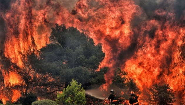Вітер утворив у Греції дві нові пожежі, евакуйовують кілька сіл