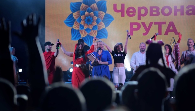 В Северодонецке установили всеукраинский рекорд по исполнению песни «Червона рута»
