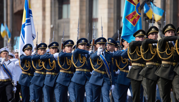 Unabhängigkeitstag:  Militärparade in der Hreschtschatyk-Straße