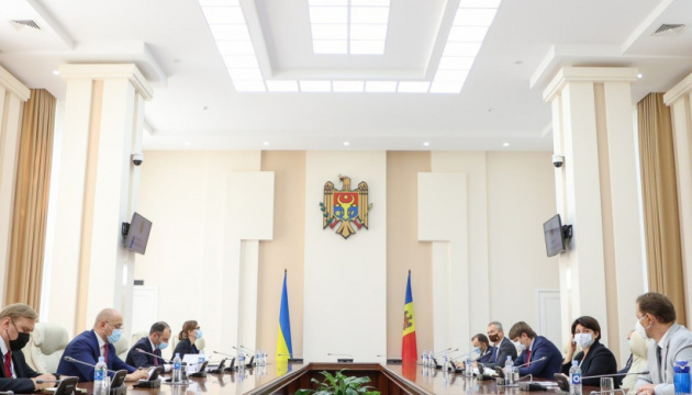 PMs of Ukraine and Moldova discuss development of bilateral relations