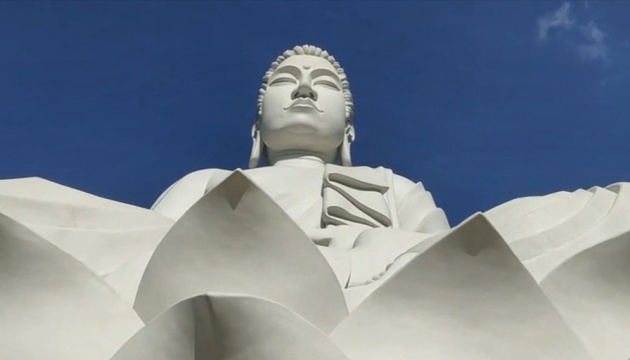 У Бразилії з'явилася статуя Будди, що вища за монумент Христа у Ріо