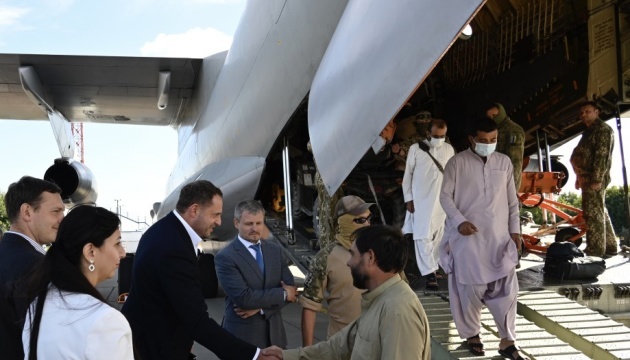 З Афганістану шістьма рейсами повернули додому понад 650 осіб