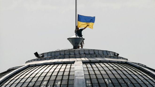 Підняття синьо-жовтого прапора над ВР