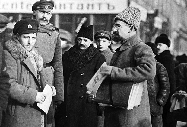 Найбільш високопоставленим прихильником ідеї латинізації СРСР був нарком освіти Анатолій Луначарський (праворуч)