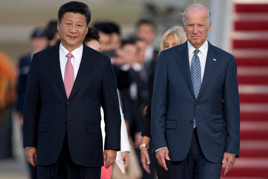 Нині головним геополітичним суперником Сполучених Штатів і західного світу є не Росія, а Китай... На фото глави КНР і США: Сі Цзіньпін та Джо Байден 