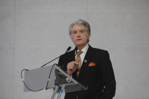 Ющенко: Жоден український політик не поступиться територією заради припинення війни