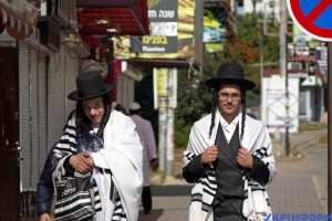 Pilgerfahrt trotz des Kriegs: 23.000 chassidische Juden besuchen Stadt Uman