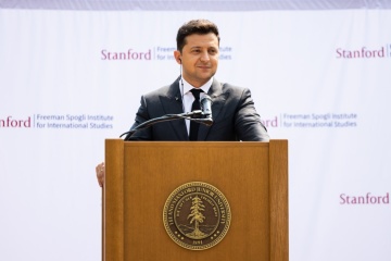 Zelensky habla en la Universidad Stanford del meta principal de Ucrania