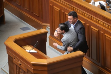 Handgemenge zwischen zwei Abgeordneten im ukrainischen Parlament
