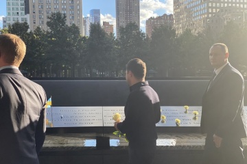 Zelensky deposita flores en el Memorial del 11 de septiembre en Nueva York