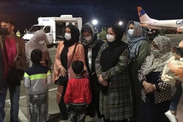 Otro avión con ucranianos evacuados de Afganistán llega a Kyiv