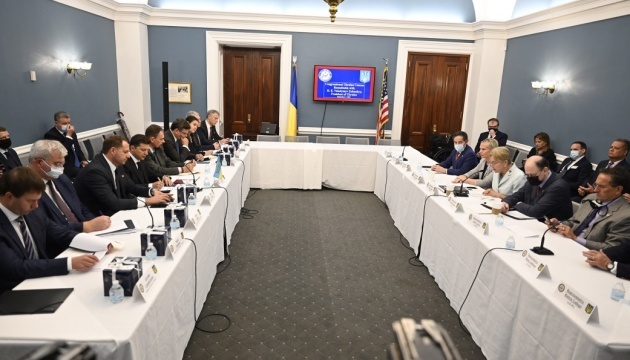 Zelensky se reúne con representantes del Caucus ucraniano en el Congreso de EE. UU.