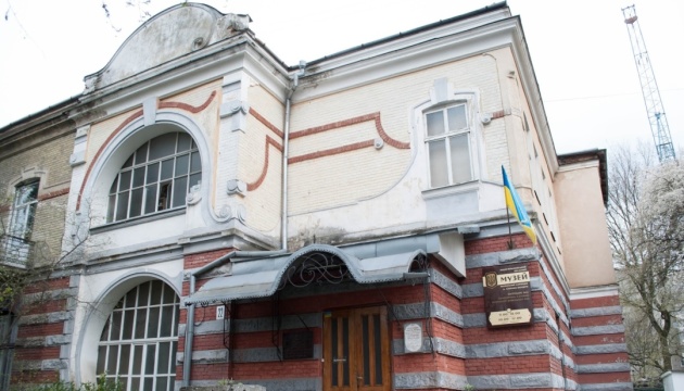 Музей Бандери у Франківську даруватиме школярам «Повстанську абетку»