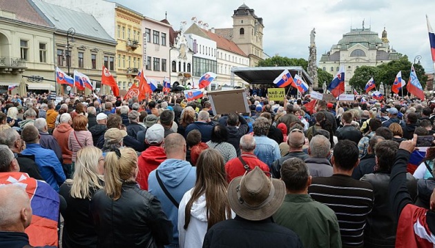 У Словаччині акція проти COVID-вакцинації переросла у сутички, є затримані