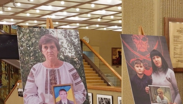 У Сеймі Литви відкрили фотовиставку про зниклих безвісти українських бійців
