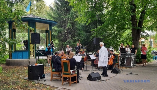 У київському військовому госпіталі відбувся концерт-подяка лікарям