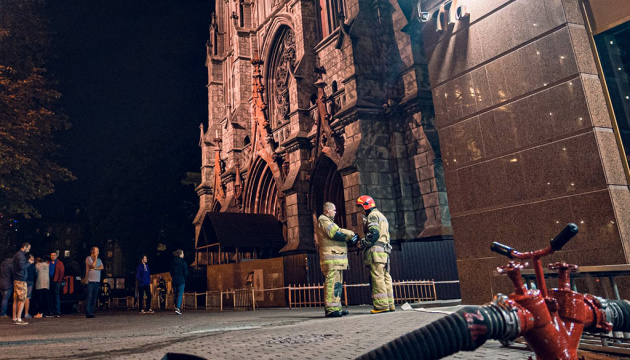 Un incendio quema el órgano de concierto en la Catedral de San Nicolás en Kyiv