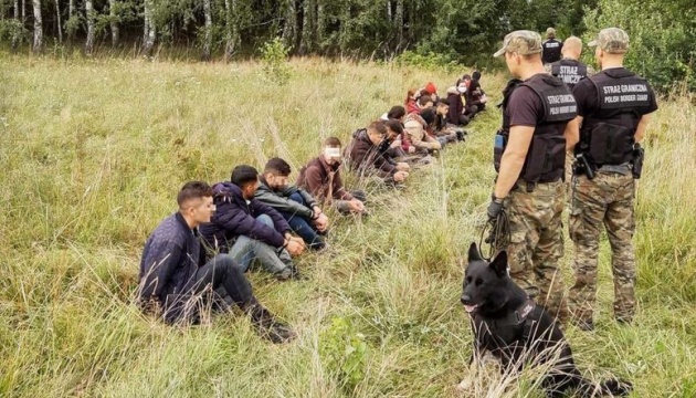 Польща відправила ще 200 нелегалів з кордону назад у Білорусь