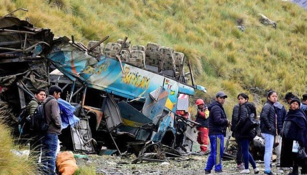 У Болівії автобус зірвався у прірву - 23 загиблих, 13 постраждалих