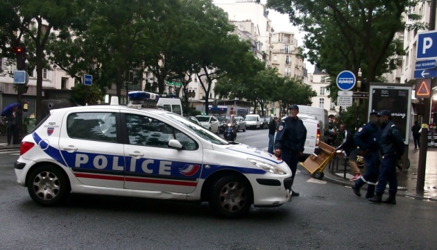 У центрі Парижа психічно неврівноважений убив людину, ще двох поранив