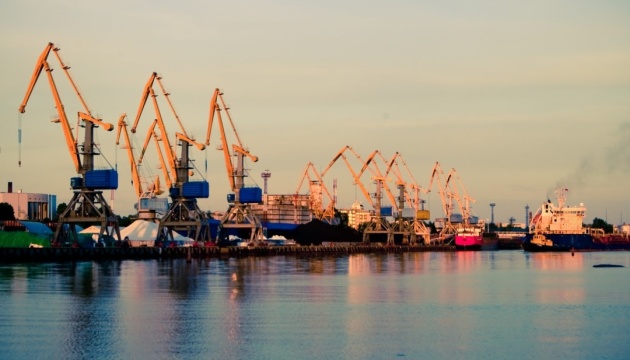 Порти «Південний» і «Чорноморськ» поновили експорт продовольства після обстрілів Одещини