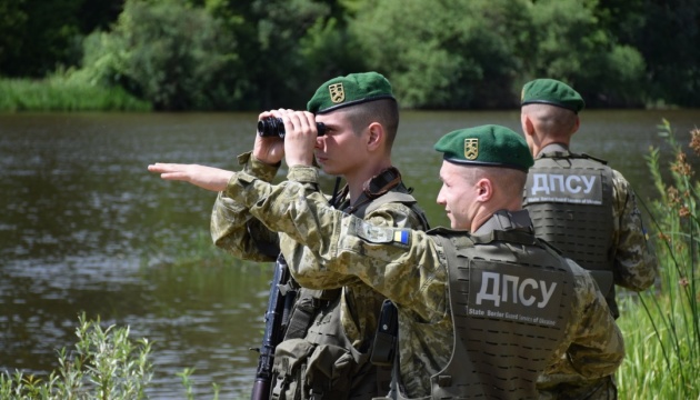 Патрулі з собаками, авіація та катери: Україна посилила охорону кордону з Білоруссю