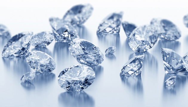 росія відновила продаж діамантів, зупинений санкціями - Bloomberg