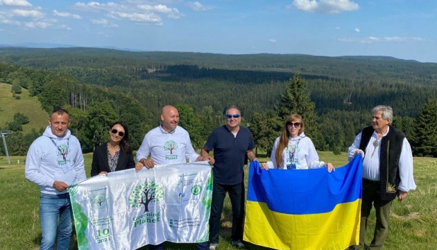 У Польщі висадили 30 дерев до 30-річчя незалежності України 
