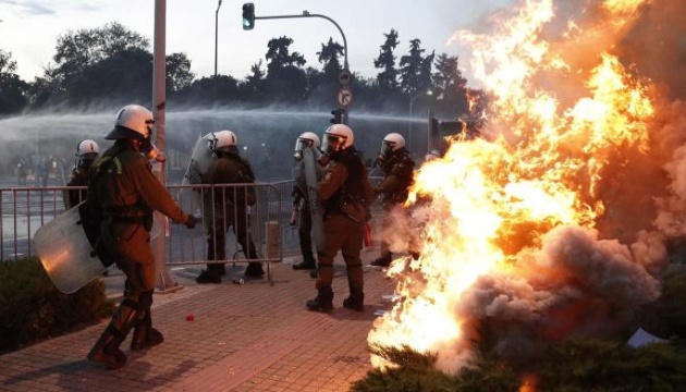 У Греції поліція розігнала протести антивакцинаторів